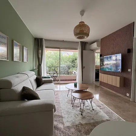 Апартаменты Cosy De Charme ! *